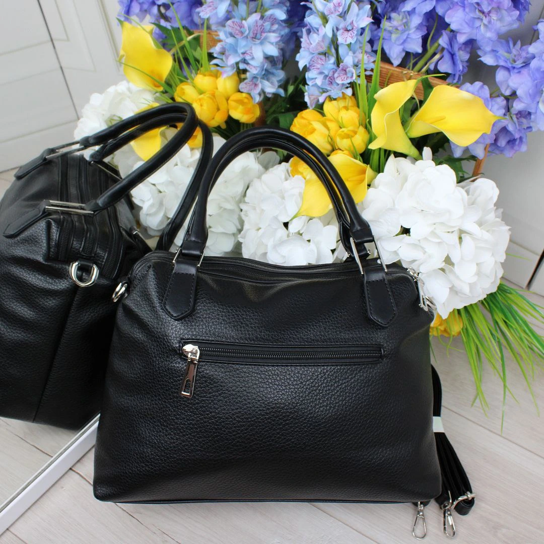 Міцна чорна крос-боді: Зручна торба для подорожей та фітнесу